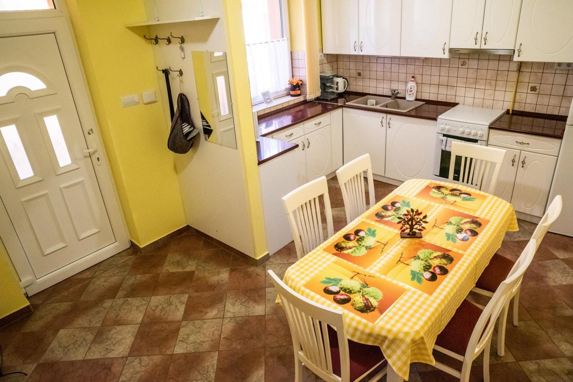 Gesztenye Apartman Makó エクステリア 写真